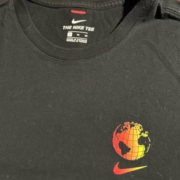 Men’s Nike Worldwide T-shirt - Picture 2 of 4